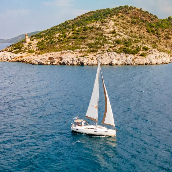 Oceanis 41.1 sailing in the Saronic Gulf