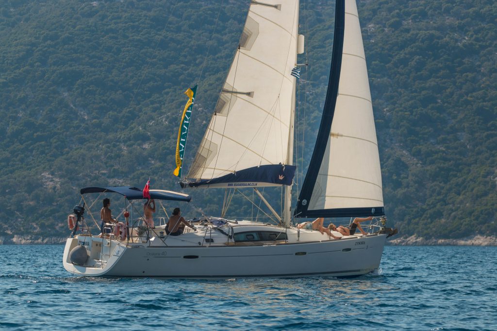 Oceanis 40 sailing