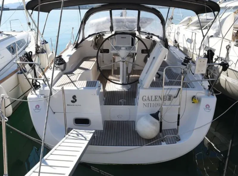 The cockpit and stern of Oceanis 37 Galene