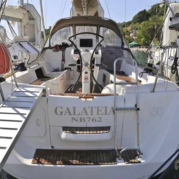 The cockpit and stern of Sun Odyssey 33i Galateia