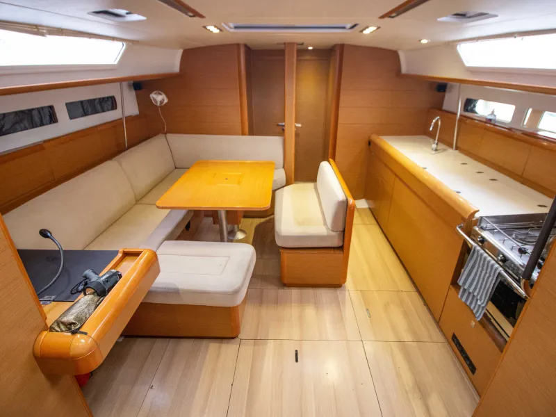 Saloon of the milebuilder yacht Kos 469