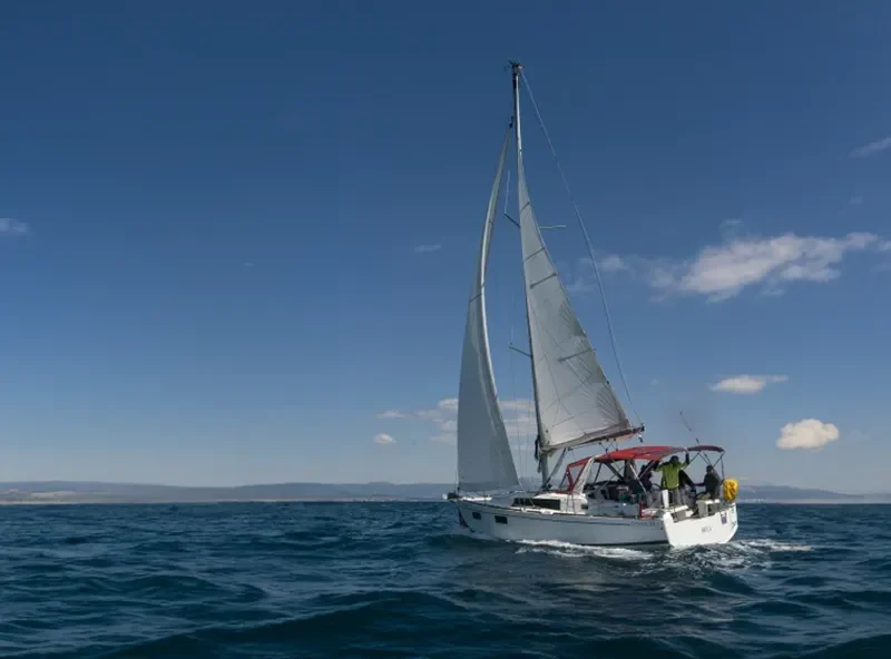 Oceanis 35.1 Bela under sail in Dalmatia