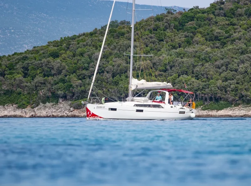 Oceanis 41.1 Sparkling at sea in Dalmatia