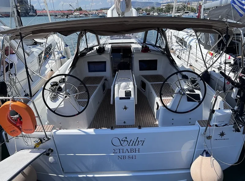 Sun Odyssey 410 Stilvi at sea in the Sporades