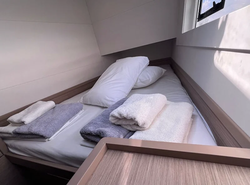 Lagoon 400 catamaran forward en-suite cabin