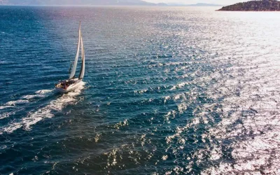 A yacht sails across the open sea, offering hands-on experience in an RYA sailing course