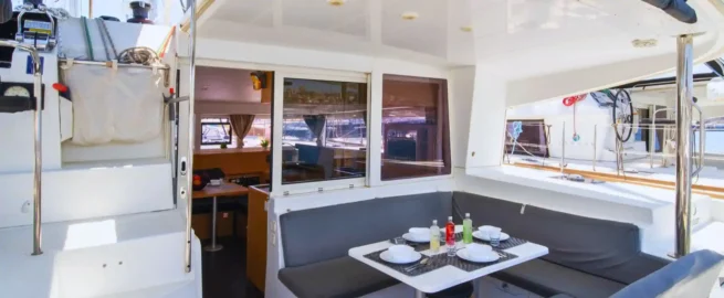 The cockpit dining area on a Lagoon 400 catamaran