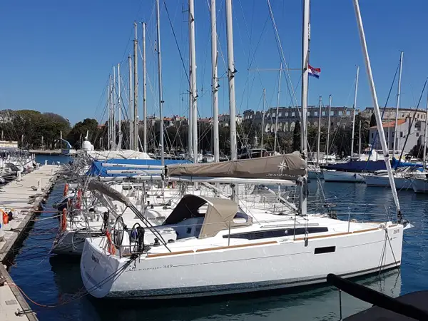 Sun-Odyysey-349-Exterior