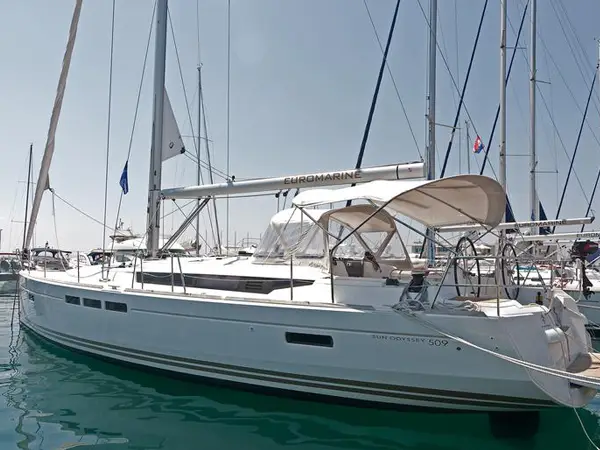 Sun-Odyysey-509-Exterior