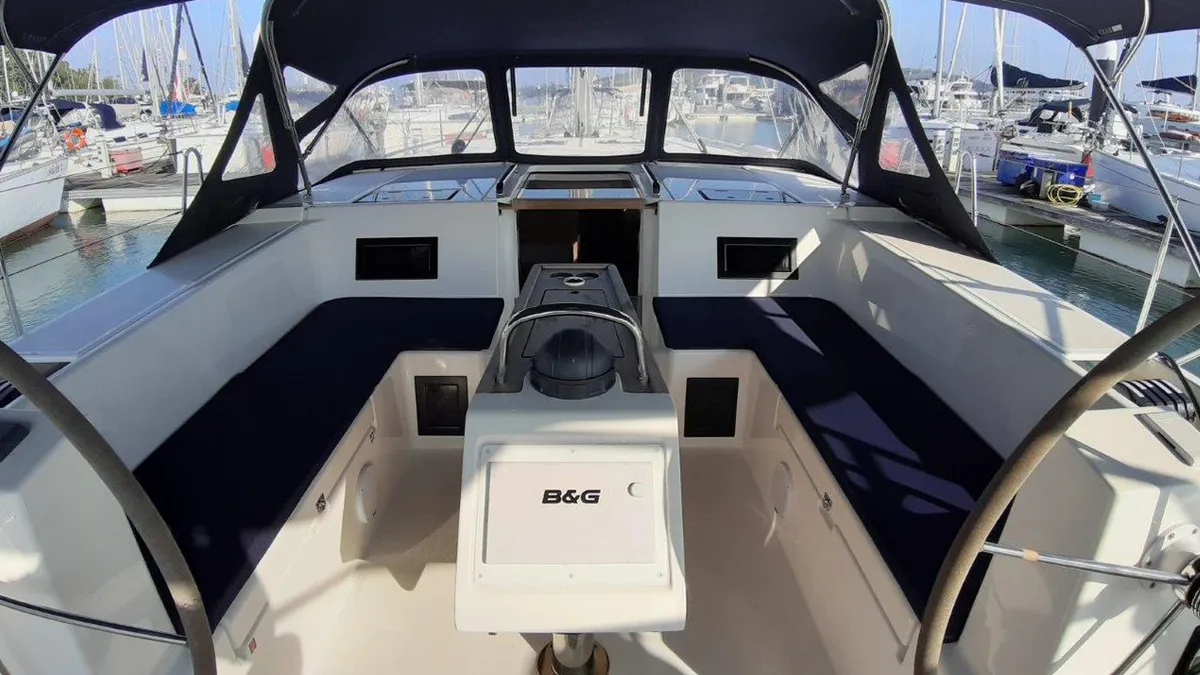Bavaria C45 Cockpit