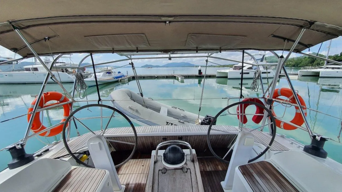 The twin-wheel cockpit on Kingsman, a Bavaria 46