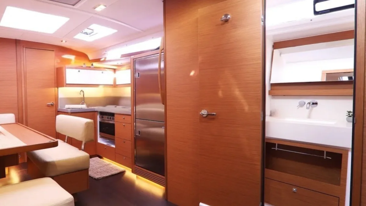 The saloon of a Dufour 470