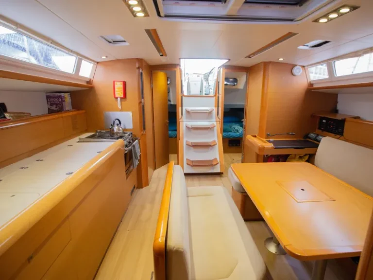Saloon of the Sun Odyssey 469 Kos 469