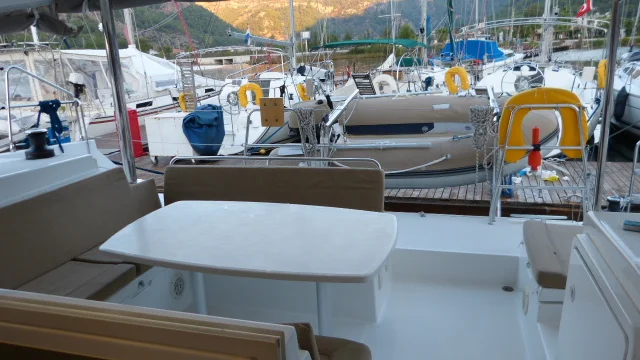 The cockpit of the Lagoon 400