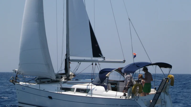 The Sun Odyssey 32i under sail