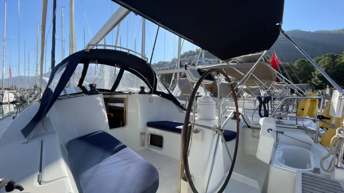The cockpit of the Sun Odyssey 36i