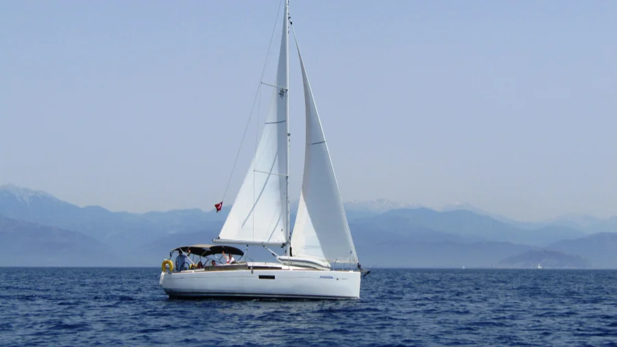 The Sun Odyssey 490 under sail